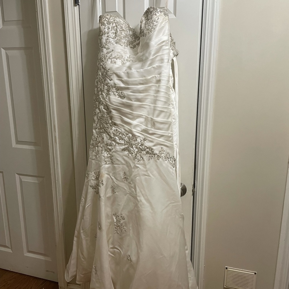 David’s Bridal size 14 wedding dress